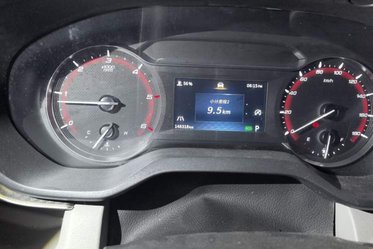 Used SAIC MAXUS Xintu V90 2019 2.0T Automatic Zhi Du Xing Rear-Drive Single Tire Long Wheelbase High-Roof 7-Seater Odometer Close Up