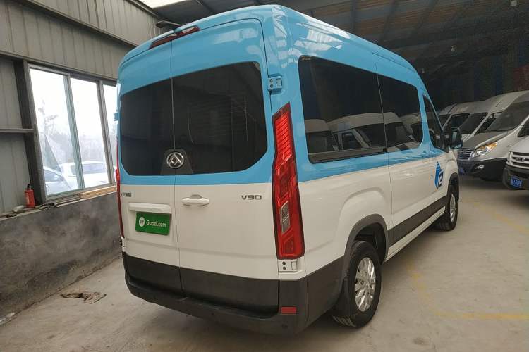 Used SAIC MAXUS Xintu V90 2019 2.0T Manual ZhiDuXing Front-Wheel-Drive Single Tire Long Wheelbase High-Roof 7-Seater Rear Right 45 Deg