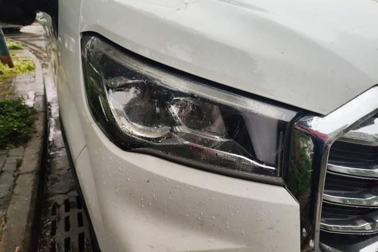Used SAIC MAXUS Xintu V90 2019 2.0T Manual ZhiDuXing Rear-Drive Single-Tire Extended-Height Roof 7-Seater Right Front Headlight