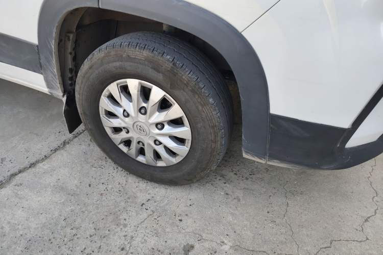 Used SAIC MAXUS Xintu V90 2019 2.0T Manual ZhiDuXing Rear-Drive Single-Tire Extended-Height Roof 7-Seater Right Front Wheel Hub