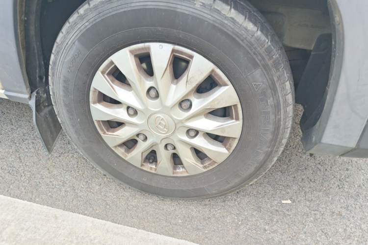 Used SAIC MAXUS Xintu V90 2019 2.0T Automatic Zhi Duoxing Rear-Drive Single Tire Extended Wheelbase Ultra-High Roof 7-Seater Right Front Wheel Hub