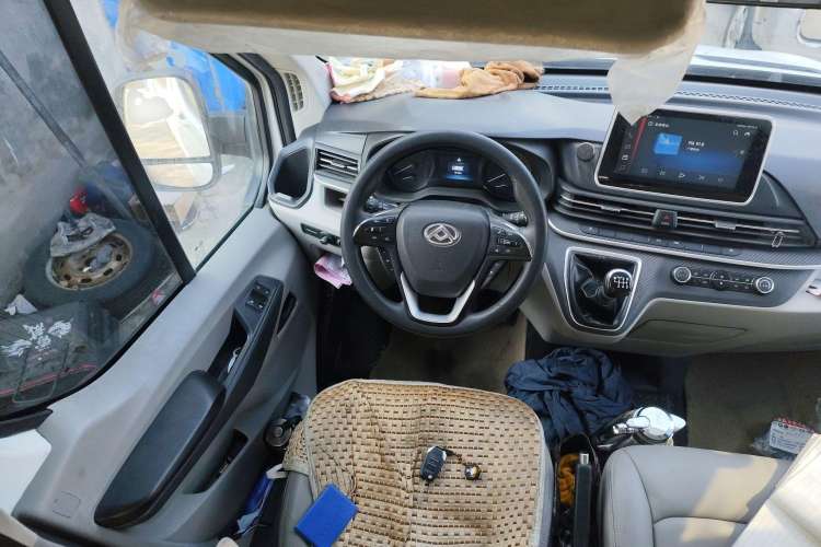 Used SAIC MAXUS Xintu V90 2019 2.0T Manual ZhiDuXing Rear-Drive Single-Tire Extended-Height Roof 7-Seater Steering Wheel