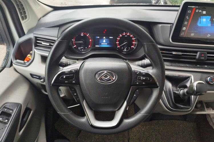 Used SAIC MAXUS Xintu V90 2019 2.0T Manual ZhiDuXing Rear-Drive Single-Tire Extended-Height Roof 7-Seater Steering Wheel