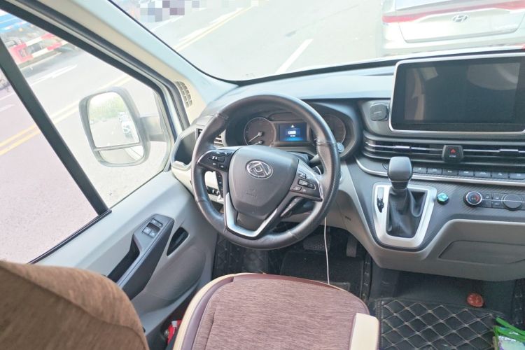 Used SAIC MAXUS Xintu V90 2019 2.0T Automatic Zhi Duoxing Rear-Drive Single Tire Extended Wheelbase Ultra-High Roof 7-Seater Steering Wheel