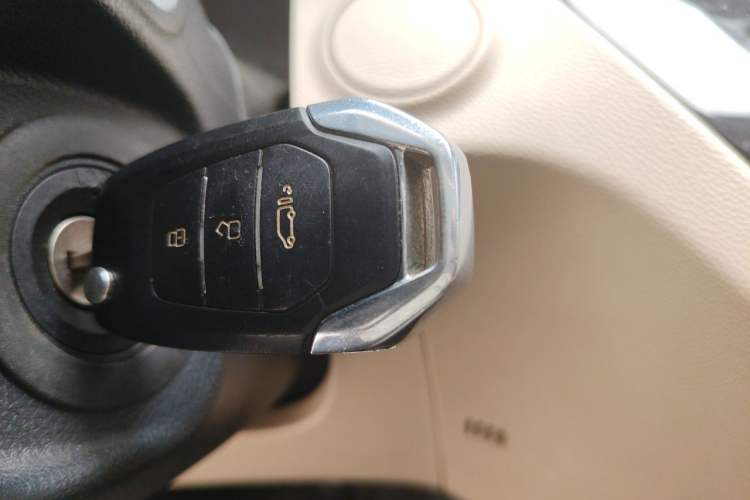 Used SAIC MAXUS Xintu V90 2019 2.0T Automatic ZhiDa Rear-Drive Dual-Tire Extended Wheelbase High-Roof 9-Seater Vehicle Key