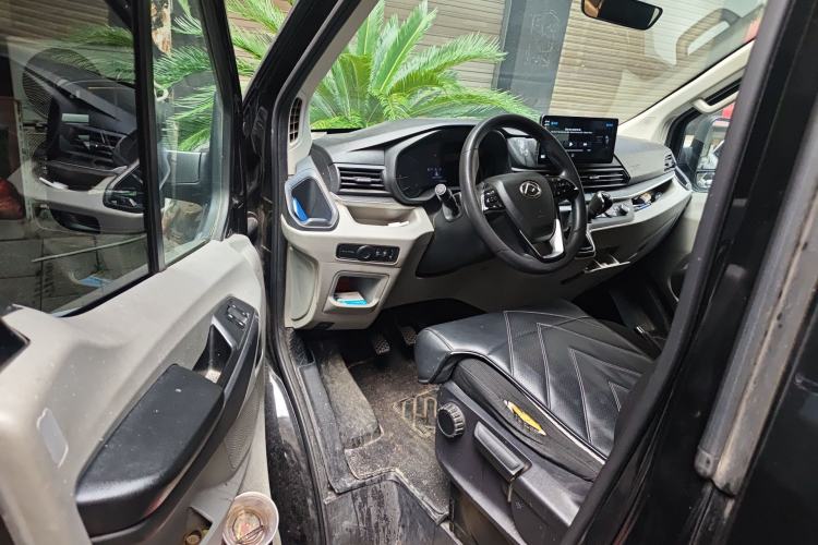 Used SAIC MAXUS Xintu V90 2020 2.0T Manual - Yunjie Version Front-Wheel Drive Rear Single Tire Long Wheelbase High-Roof 7-Seater Driver Seat