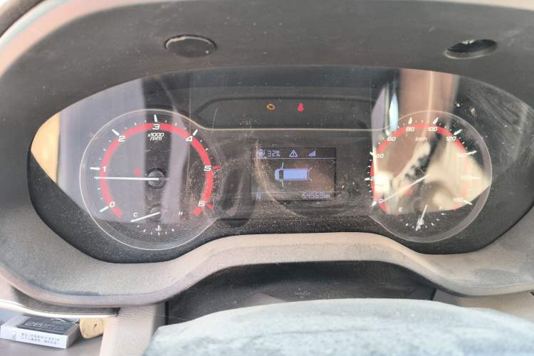 Used SAIC MAXUS Xintu V90 2020 2.0T AMT Yunjie Edition Front-Wheel Drive Rear Single Tire Short Wheelbase High Roof 6-Seater Instrument Cluster