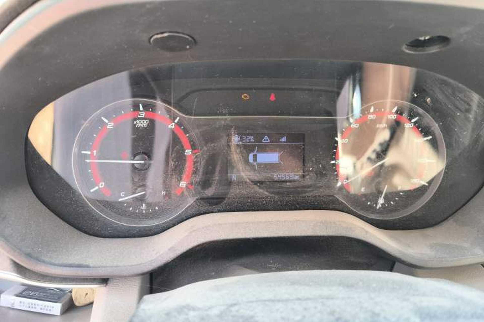 Used SAIC MAXUS Xintu V90 2020 2.0T AMT Yunjie Edition Front-Wheel Drive Rear Single Tire Short Wheelbase High Roof 6-Seater Instrument Cluster