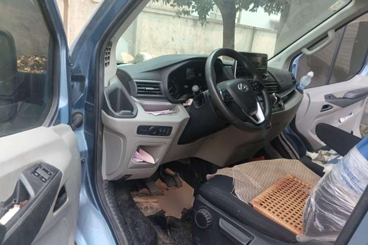 Used SAIC MAXUS Xintu V90 2020 2.0T Manual Yunjie Version Front-Wheel Drive with Single Rear Tire Short Wheelbase Mid-Height Design 6-Seater Driver Seat