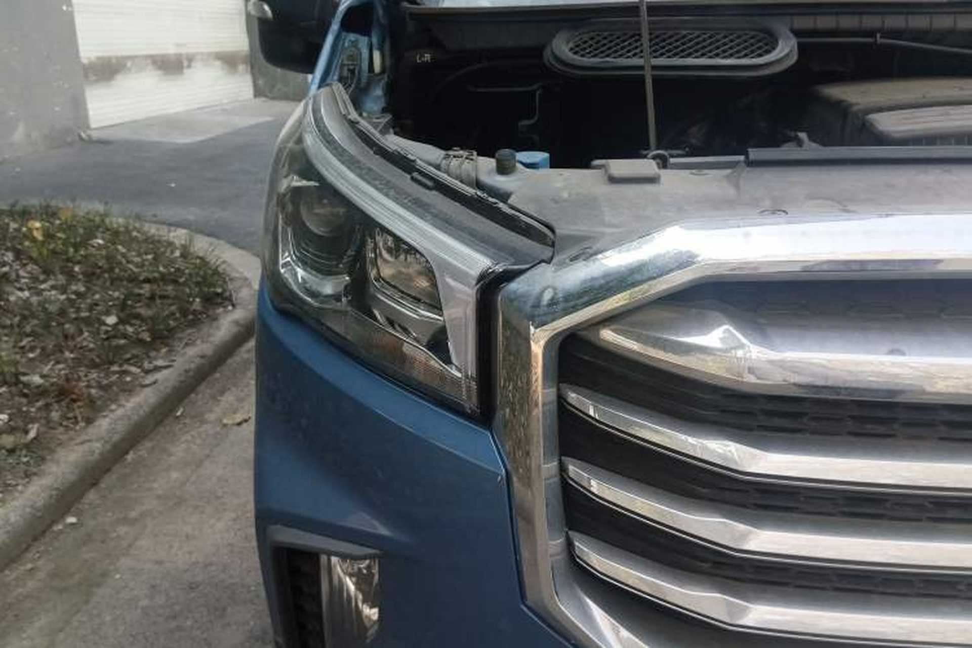 Used SAIC MAXUS Xintu V90 2020 2.0T Manual Yunjie Version Front-Wheel Drive with Single Rear Tire Short Wheelbase Mid-Height Design 6-Seater Right Front Headlight