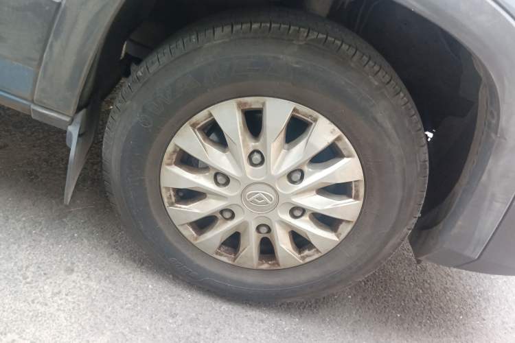 Used SAIC MAXUS Xintu V90 2020 2.0T Manual Yunjie Version Front-Wheel Drive with Single Rear Tire Short Wheelbase Mid-Height Design 6-Seater Right Front Wheel Hub