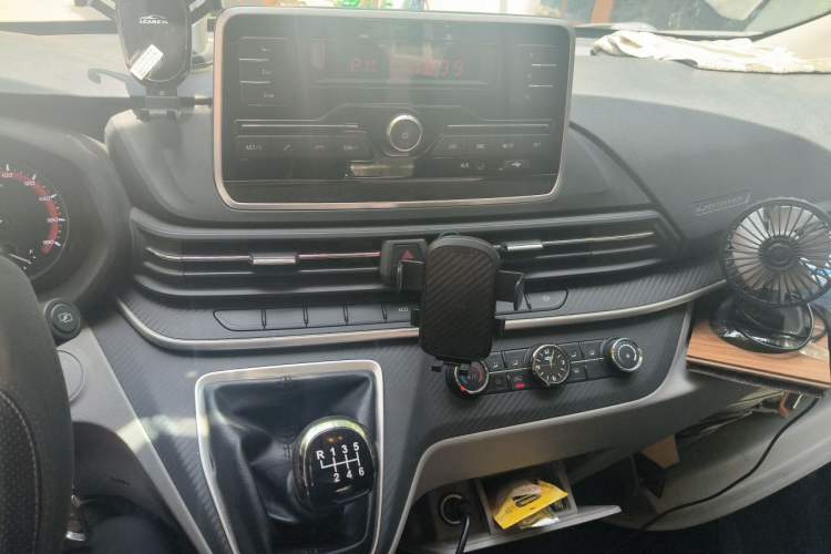 Used SAIC MAXUS Xintu V90 2020 2.0T Manual - Yunjie Version Front-Wheel Drive Rear Single Tire Long Wheelbase High-Roof 7-Seater Audio And AC Panel