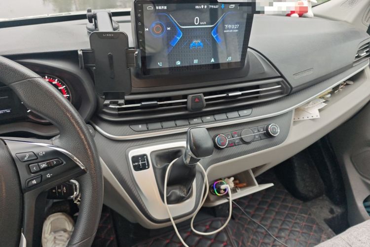 Used SAIC MAXUS Xintu V90 2020 2.0T AMT Yunjie Edition Front-Wheel Drive Rear Single Tire Short Wheelbase Mid-Height 6-Seater Audio And AC Panel