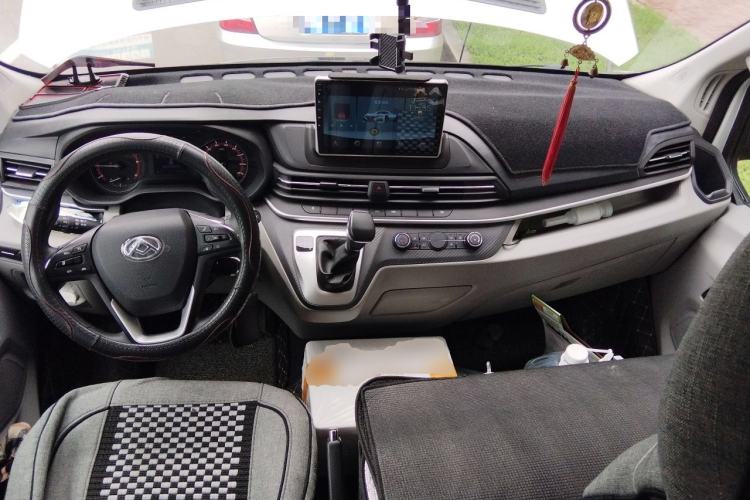 Used SAIC MAXUS Xintu V90 2020 2.0T AMT Yunjie Edition Front-Wheel Drive Rear Single Tire Short Wheelbase High Roof 6-Seater Center Console
