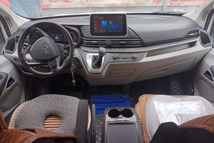 Used SAIC MAXUS Xintu V90 2020 2.0T AMT Yunjie Edition Front-Wheel Drive Rear Single Tire Long Wheelbase High-Roof 7-Seater Center Console