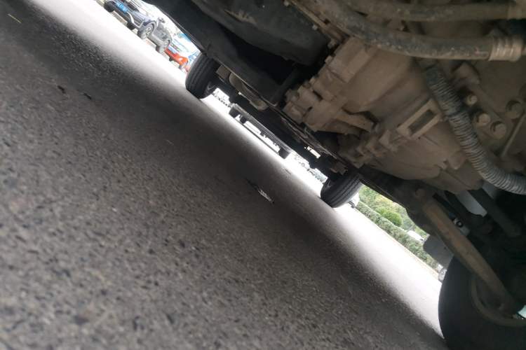 Used SAIC MAXUS Xintu V90 2020 2.0T Manual Yunjie Version Front-Wheel Drive with Single Rear Tire Short Wheelbase Mid-Height Design 6-Seater Chassis Front