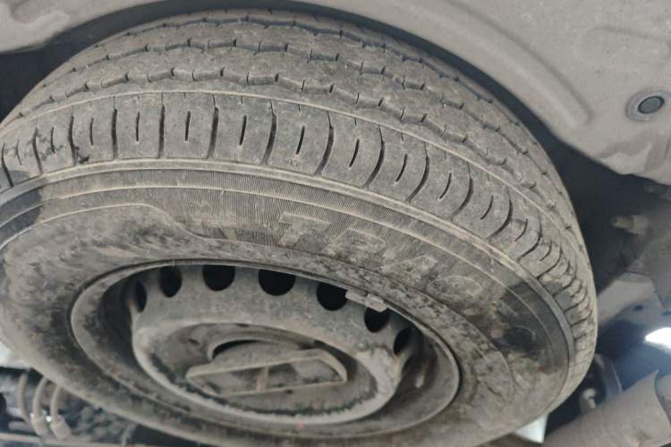 Used SAIC MAXUS Xintu V90 2020 2.0T AMT Yunjie Edition Front-Wheel Drive Rear Single Tire Short Wheelbase Mid-Height 6-Seater Chassis Rear
