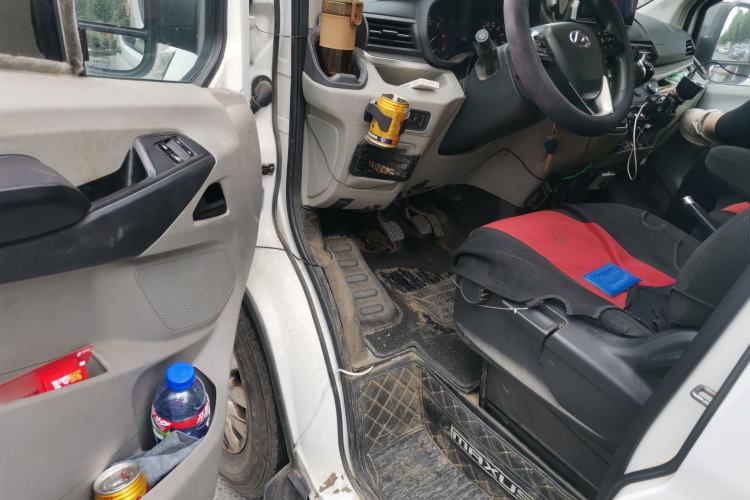 Used SAIC MAXUS Xintu V90 2020 2.0T Manual Yunjie Version Front-Wheel Drive with Single Rear Tire Short Wheelbase Mid-Height Design 6-Seater Driver Seat
