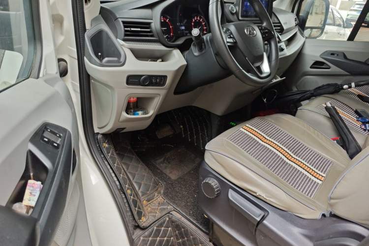 Used SAIC MAXUS Xintu V90 2020 2.0T AMT Yunjie Edition Front-Wheel Drive Rear Single Tire Short Wheelbase Mid-Height 6-Seater Driver Seat