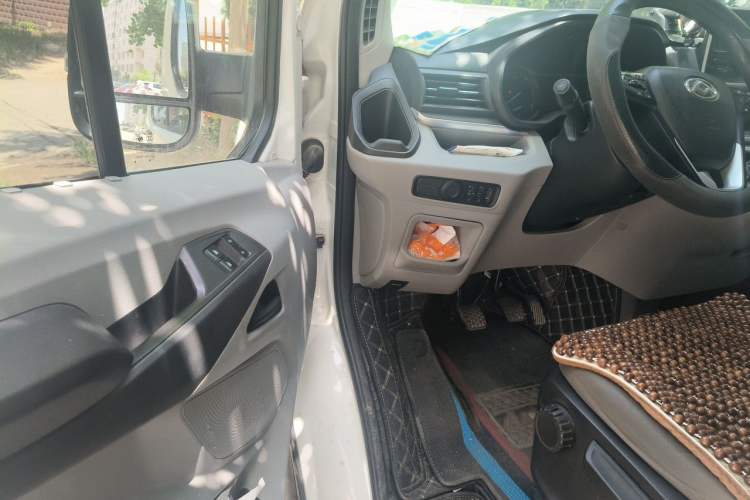 Used SAIC MAXUS Xintu V90 2020 2.0T Manual - Yunjie Version Front-Wheel Drive Rear Single Tire Long Wheelbase High-Roof 7-Seater Driver Seat