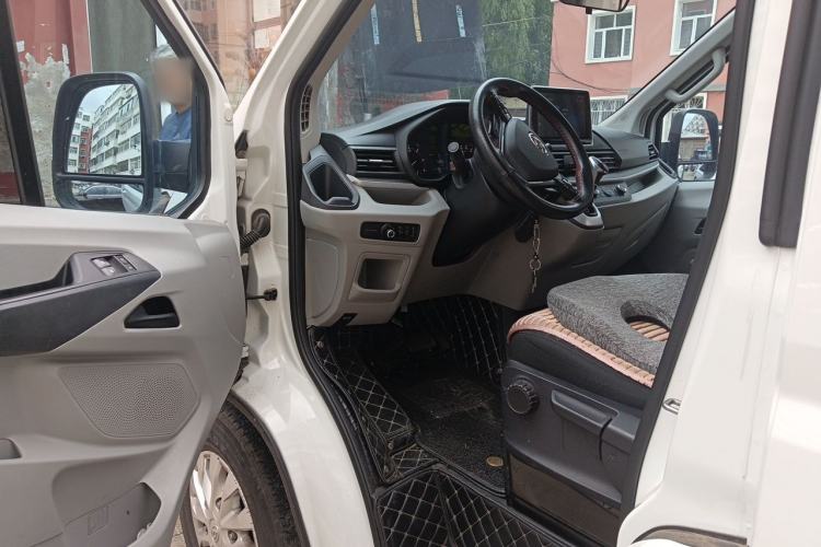 Used SAIC MAXUS Xintu V90 2020 2.0T AMT Yunjie Edition Front-Wheel Drive Rear Single Tire Long Wheelbase High-Roof 7-Seater Driver Seat