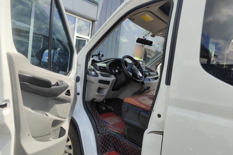 Used SAIC MAXUS Xintu V90 2020 2.0T Manual Yunjie Version Front-Wheel Drive with Single Rear Tire Short Wheelbase Mid-Height Design 6-Seater Driver Seat