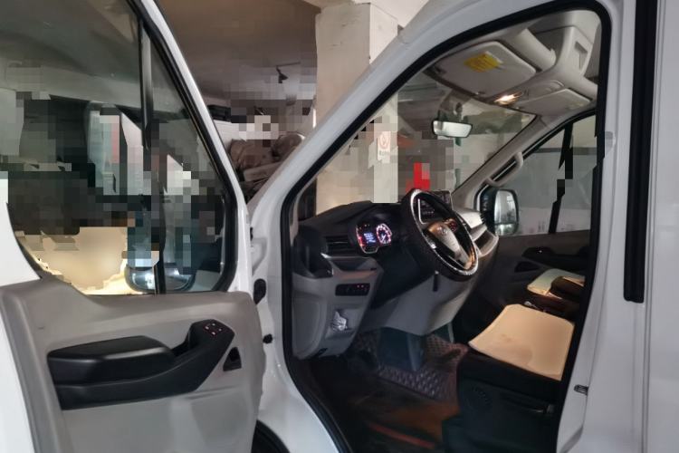Used SAIC MAXUS Xintu V90 2020 2.0T AMT Yunjie Edition Front-Wheel Drive Rear Single Tire Short Wheelbase High Roof 6-Seater Driver Seat