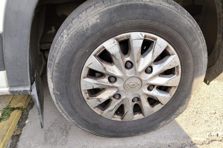 Used SAIC MAXUS Xintu V90 2020 2.0T AMT Yunjie Edition Front-Wheel Drive Rear Single Tire Short Wheelbase Mid-Height 6-Seater Exterior 7
