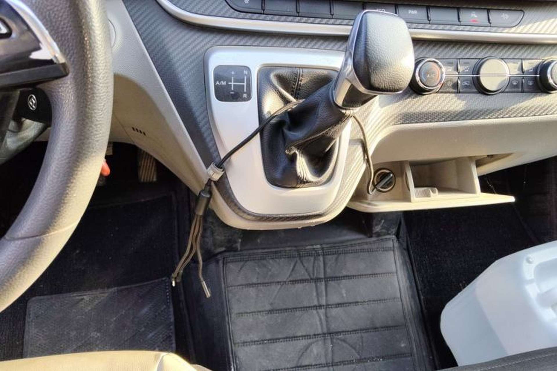 Used SAIC MAXUS Xintu V90 2020 2.0T AMT Yunjie Edition Front-Wheel Drive Rear Single Tire Short Wheelbase Mid-Height 6-Seater Gear Lever