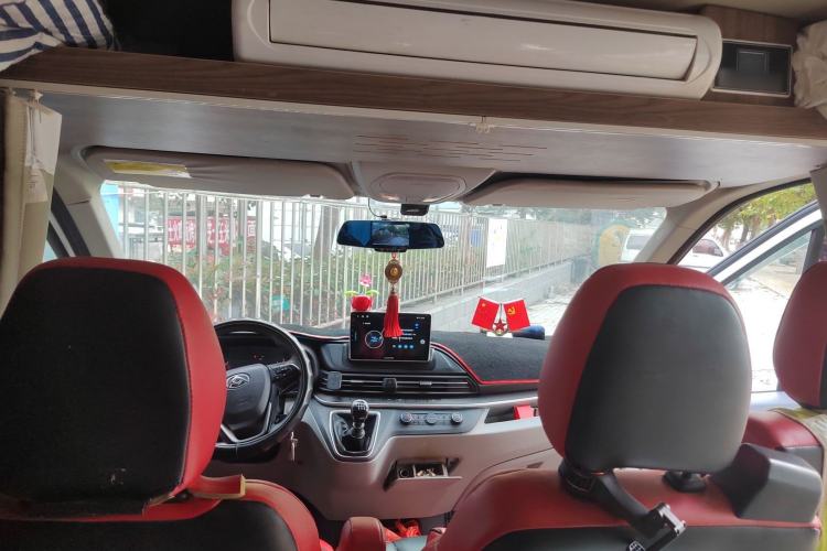 Used SAIC MAXUS Xintu V90 2020 2.0T Manual Yunjie Version Front-Wheel Drive with Single Rear Tire Short Wheelbase Mid-Height Design 6-Seater Headliner