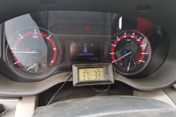 Used SAIC MAXUS Xintu V90 2020 2.0T Manual Yunjie Version Front-Wheel Drive with Single Rear Tire Short Wheelbase Mid-Height Design 6-Seater Instrument Cluster
