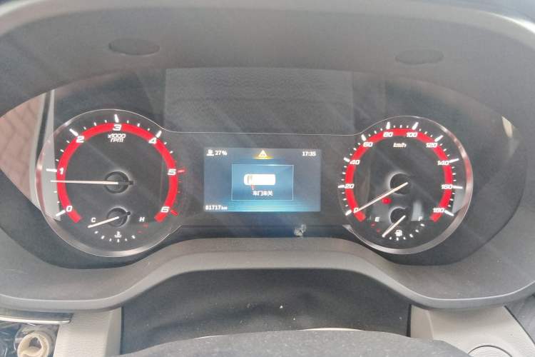 Used SAIC MAXUS Xintu V90 2020 2.0T Manual Yunjie Version Front-Wheel Drive with Single Rear Tire Short Wheelbase Mid-Height Design 6-Seater Instrument Cluster