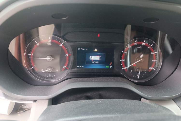 Used SAIC MAXUS Xintu V90  Instrument Cluster