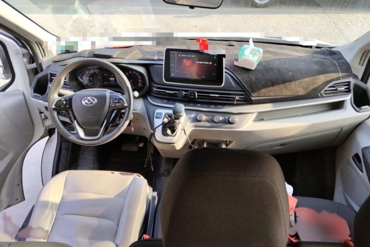 Used SAIC MAXUS Xintu V90 2020 2.0T AMT Yunjie Edition Front-Wheel Drive Rear Single Tire Short Wheelbase Mid-Height 6-Seater Interior 2