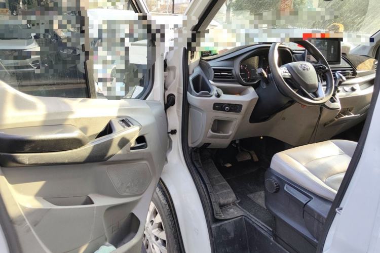 Used SAIC MAXUS Xintu V90 2020 2.0T AMT Yunjie Edition Front-Wheel Drive Rear Single Tire Short Wheelbase Mid-Height 6-Seater Interior 3
