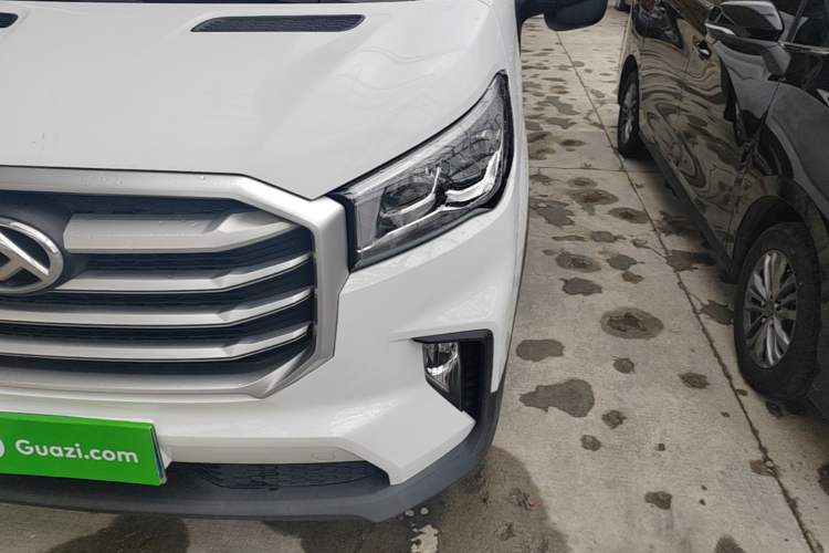 Used SAIC MAXUS Xintu V90 2020 2.0T Manual Yunjie Version Front-Wheel Drive with Single Rear Tire Short Wheelbase Mid-Height Design 6-Seater Left Front Headlight