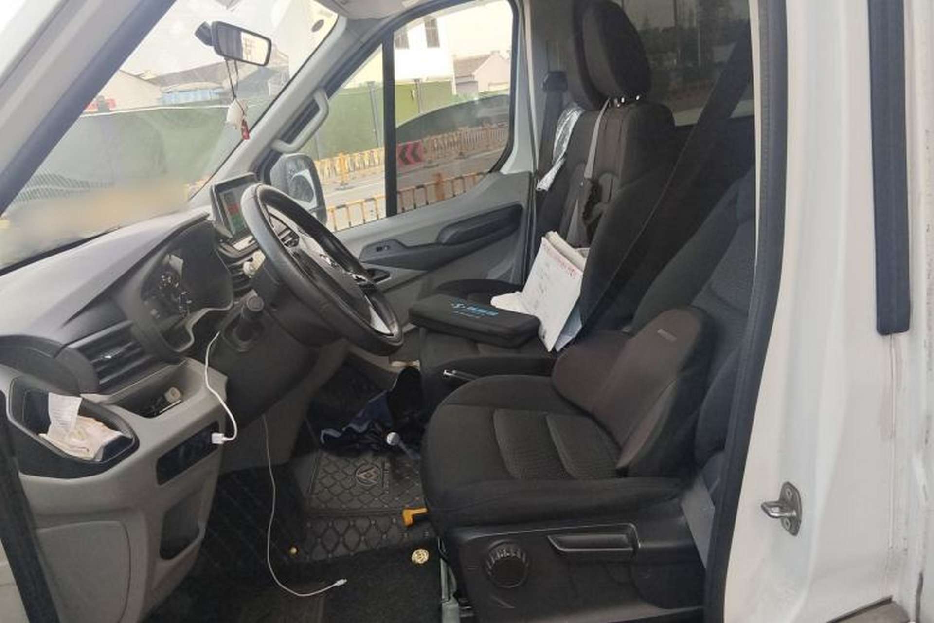 Used SAIC MAXUS Xintu V90 2020 2.0T Manual Yunjie Version Front-Wheel Drive with Single Rear Tire Short Wheelbase Mid-Height Design 6-Seater Left Front Seat