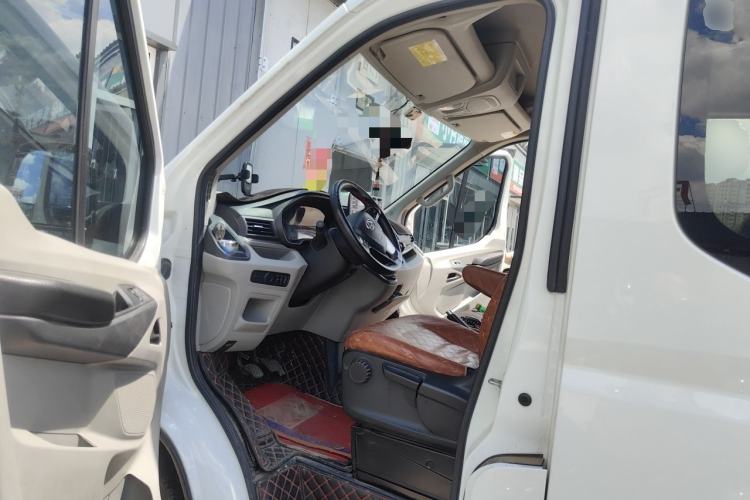 Used SAIC MAXUS Xintu V90 2020 2.0T Manual Yunjie Version Front-Wheel Drive with Single Rear Tire Short Wheelbase Mid-Height Design 6-Seater Left Front Seat