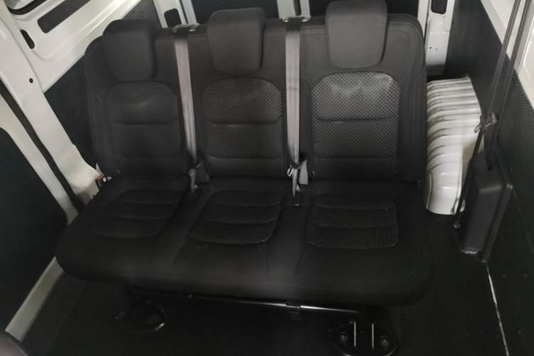 Used SAIC MAXUS Xintu V90 2020 2.0T Manual Yunjie Version Front-Wheel Drive with Single Rear Tire Short Wheelbase Mid-Height Design 6-Seater Left Rear Seat