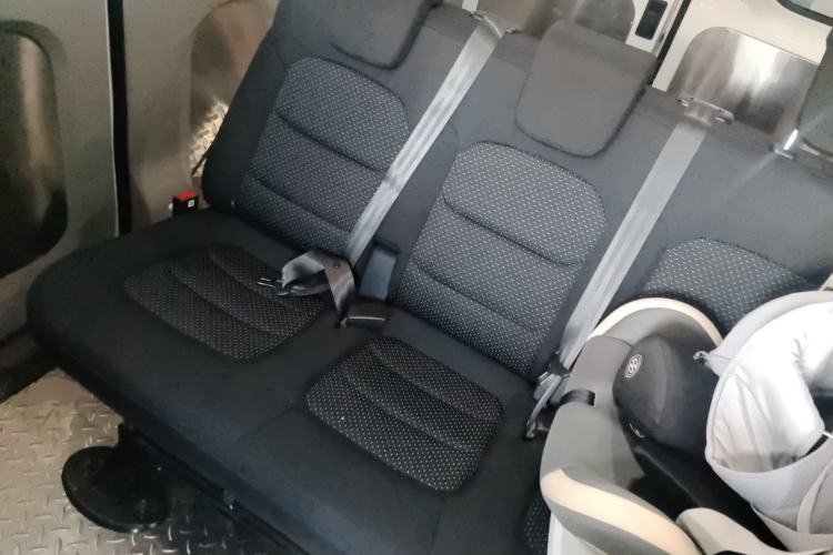 Used SAIC MAXUS Xintu V90 2020 2.0T Manual Yunjie Version Front-Wheel Drive with Single Rear Tire Short Wheelbase Mid-Height Design 6-Seater Left Rear Seat
