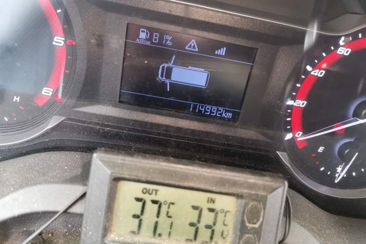 Used SAIC MAXUS Xintu V90 2020 2.0T Manual Yunjie Version Front-Wheel Drive with Single Rear Tire Short Wheelbase Mid-Height Design 6-Seater Odometer Close Up