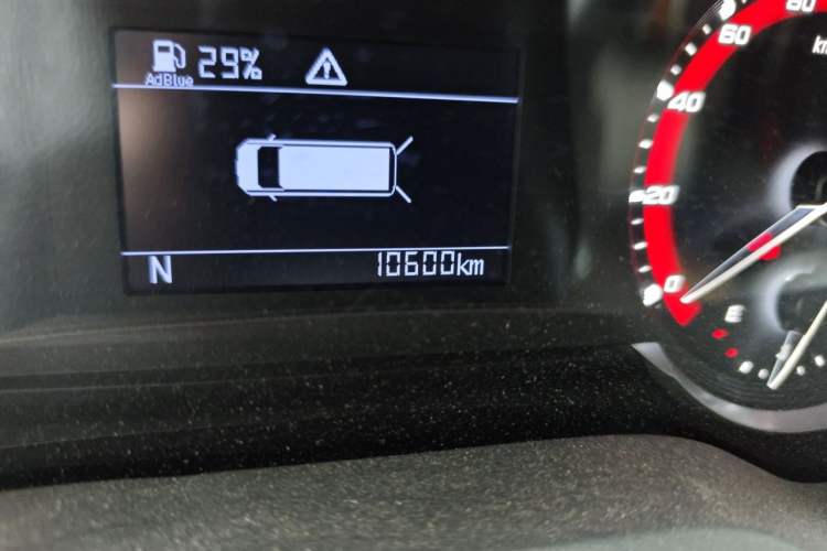 Used SAIC MAXUS Xintu V90 2020 2.0T AMT Yunjie Edition Front-Wheel Drive Rear Single Tire Short Wheelbase Mid-Height 6-Seater Odometer Close Up