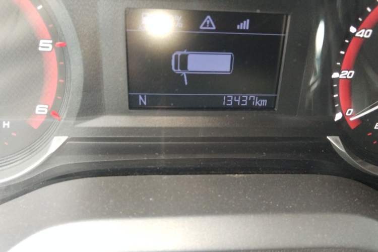 Used SAIC MAXUS Xintu V90 2020 2.0T AMT Yunjie Edition Front-Wheel Drive Rear Single Tire Short Wheelbase High Roof 6-Seater Odometer Close Up