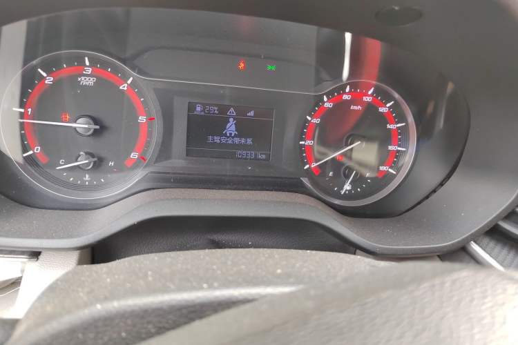 Used SAIC MAXUS Xintu V90 2020 2.0T Manual Yunjie Version Front-Wheel Drive with Single Rear Tire Short Wheelbase Mid-Height Design 6-Seater Odometer Close Up