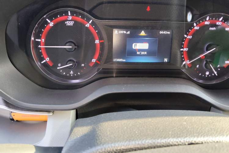 Used SAIC MAXUS Xintu V90 2020 2.0T AMT Yunjie Edition Front-Wheel Drive Rear Single Tire Short Wheelbase Mid-Height 6-Seater Odometer Close Up
