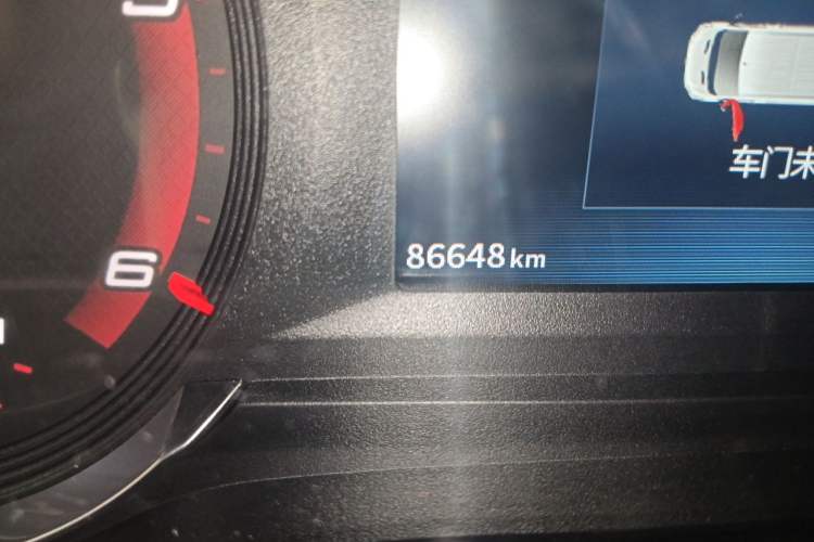 Used SAIC MAXUS Xintu V90 2020 2.0T AMT Yunjie Edition Front-Wheel Drive Rear Single Tire Long Wheelbase High-Roof 7-Seater Odometer Close Up