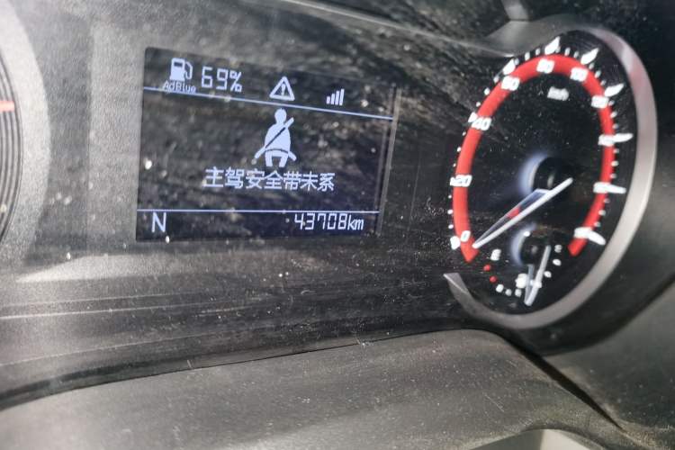 Used SAIC MAXUS Xintu V90 2020 2.0T AMT Yunjie Edition Front-Wheel Drive Rear Single Tire Short Wheelbase High Roof 6-Seater Odometer Close Up