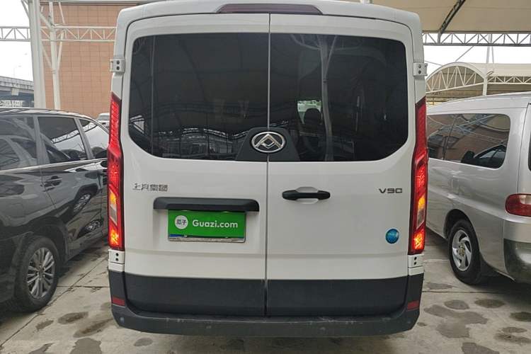 Used SAIC MAXUS Xintu V90 2020 2.0T Manual Yunjie Version Front-Wheel Drive with Single Rear Tire Short Wheelbase Mid-Height Design 6-Seater Rear