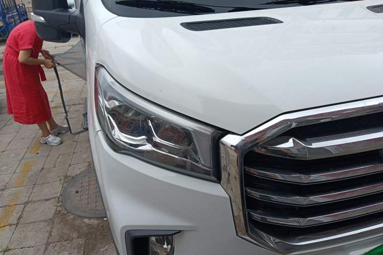 Used SAIC MAXUS Xintu V90 2020 2.0T AMT Yunjie Edition Front-Wheel Drive Rear Single Tire Long Wheelbase High-Roof 7-Seater Right Front Headlight