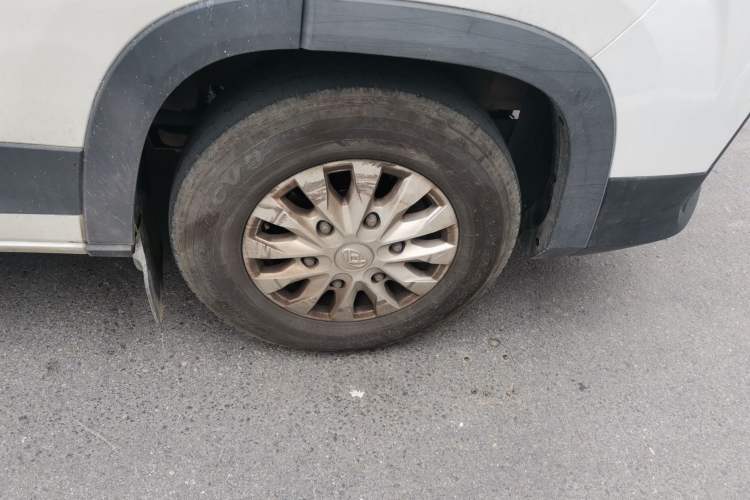 Used SAIC MAXUS Xintu V90 2020 2.0T Manual Yunjie Version Front-Wheel Drive with Single Rear Tire Short Wheelbase Mid-Height Design 6-Seater Right Front Wheel Hub